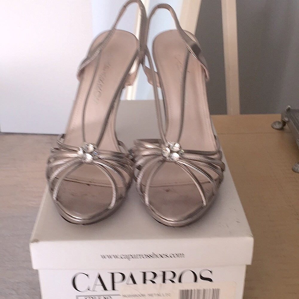 Fabulous Caparros pewter leather heeled sandals